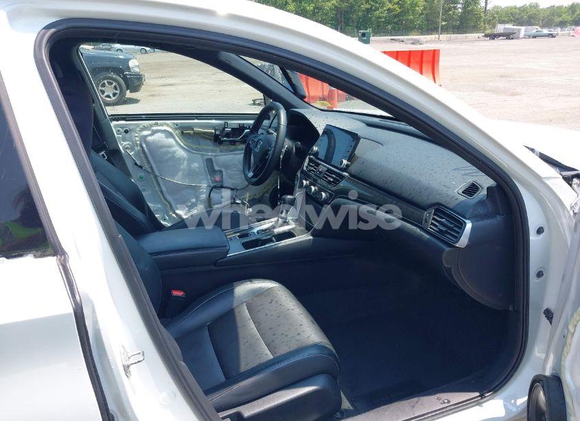 Photo 5 of 2018 Honda Accord SPORT (VIN 1HGCV1F3XJA058832)