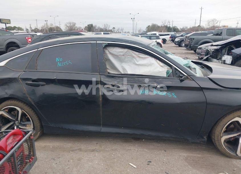 Photo 13 of 2018 Honda Accord SPORT (VIN 1HGCV1F3XJA068826)