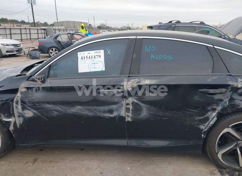 Photo 14 of 2018 Honda Accord SPORT (VIN 1HGCV1F3XJA068826)