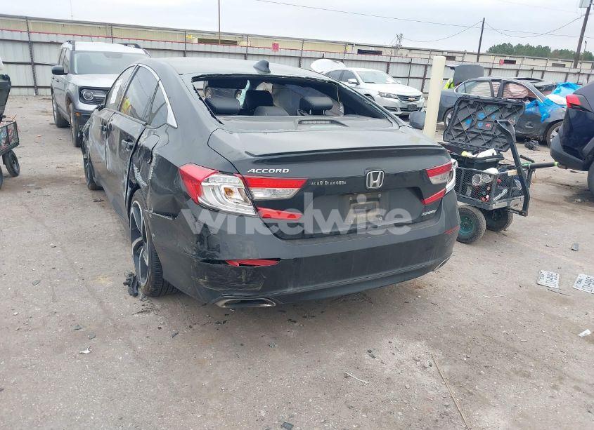 Photo 3 of 2018 Honda Accord SPORT (VIN 1HGCV1F3XJA068826)