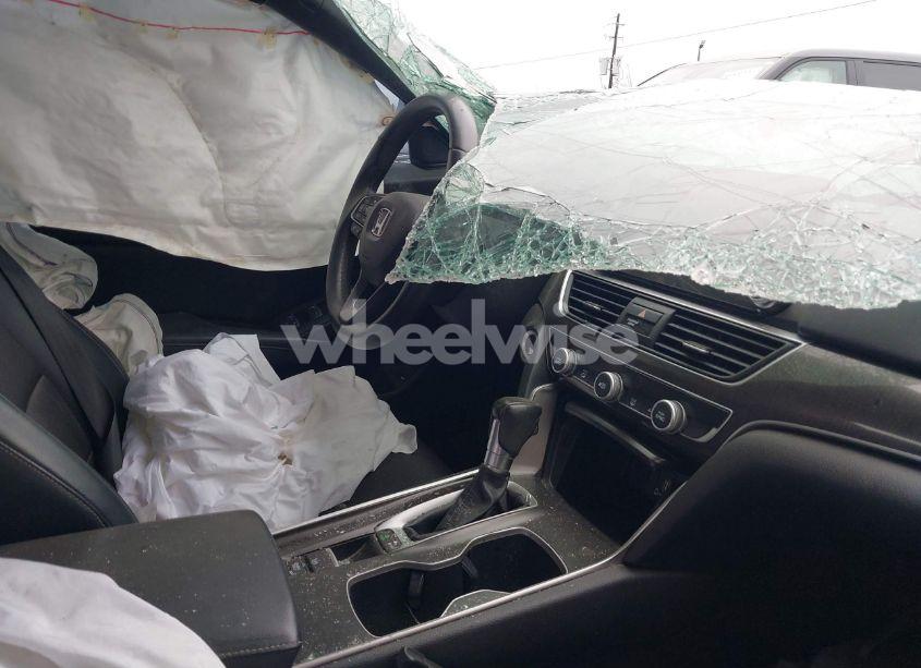 Photo 7 of 2018 Honda Accord SPORT (VIN 1HGCV1F3XJA068826)