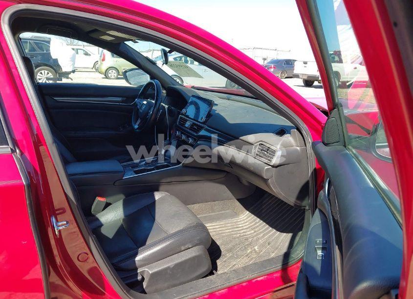 Photo 5 of 2018 Honda Accord SPORT (VIN 1HGCV1F3XJA091295)