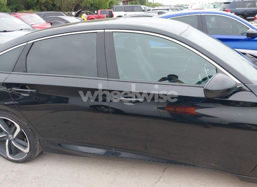 Photo 13 of 2018 Honda Accord SPORT (VIN 1HGCV1F3XJA092009)