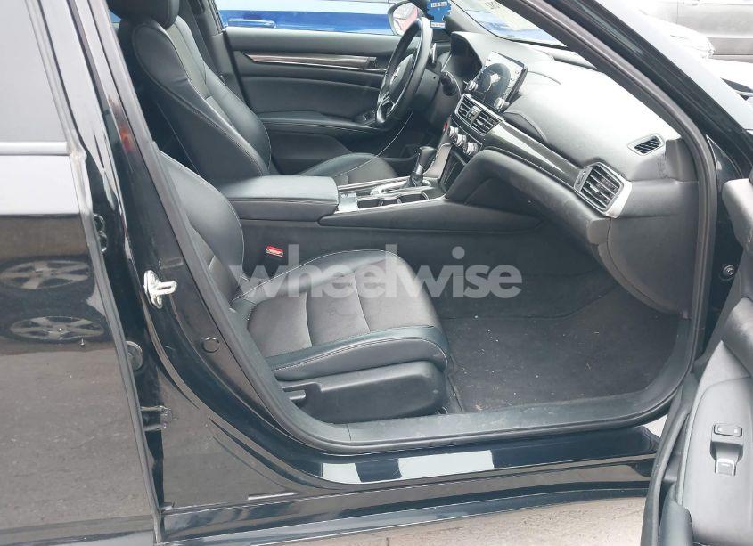 Photo 5 of 2018 Honda Accord SPORT (VIN 1HGCV1F3XJA092009)