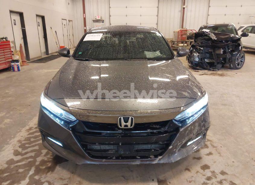 Photo 12 of 2018 Honda Accord SPORT (VIN 1HGCV1F3XJA112632)