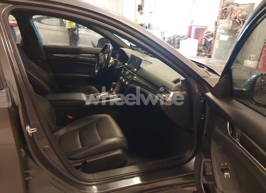 Photo 5 of 2018 Honda Accord SPORT (VIN 1HGCV1F3XJA112632)