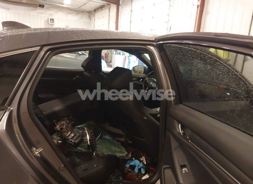 Photo 8 of 2018 Honda Accord SPORT (VIN 1HGCV1F3XJA112632)