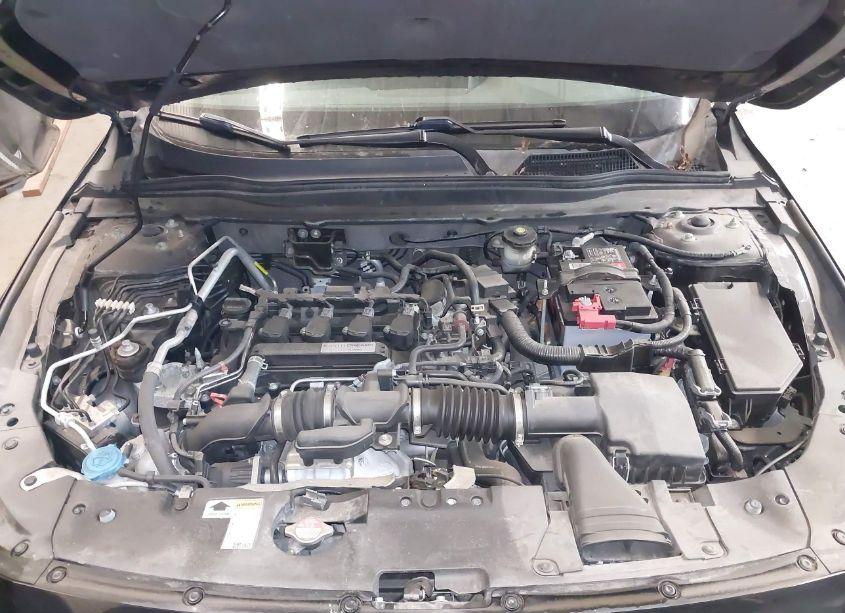 Photo 10 of 2018 Honda Accord SPORT (VIN 1HGCV1F3XJA148627)