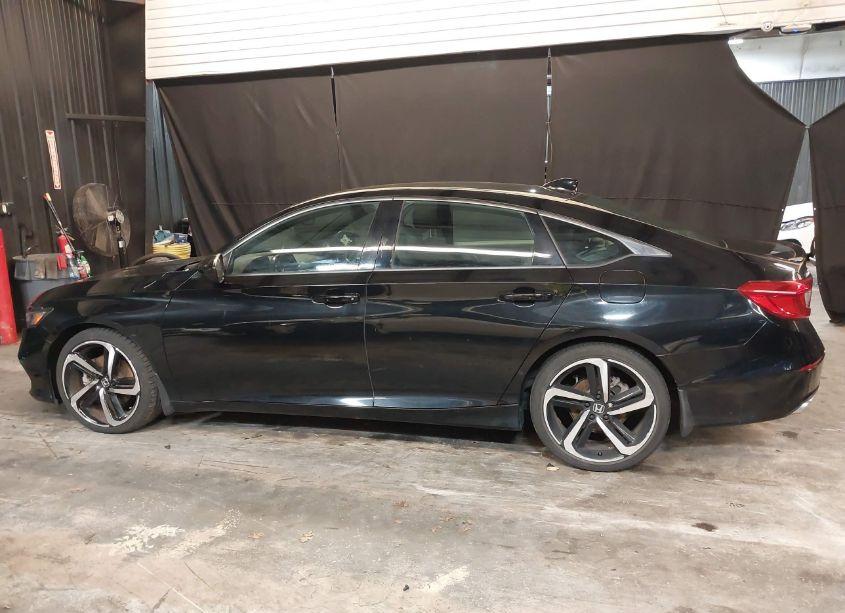 Photo 14 of 2018 Honda Accord SPORT (VIN 1HGCV1F3XJA148627)