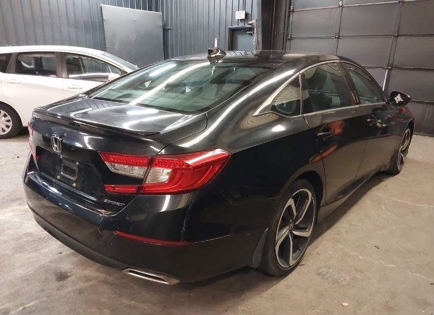 Photo 4 of 2018 Honda Accord SPORT (VIN 1HGCV1F3XJA148627)