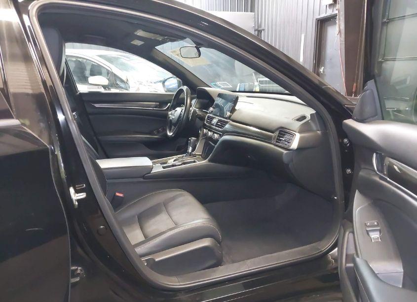 Photo 5 of 2018 Honda Accord SPORT (VIN 1HGCV1F3XJA148627)