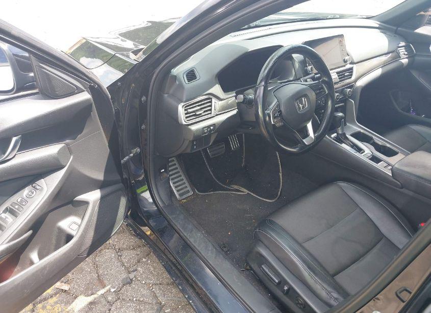 Photo 5 of 2018 Honda Accord SPORT (VIN 1HGCV1F3XJA158607)