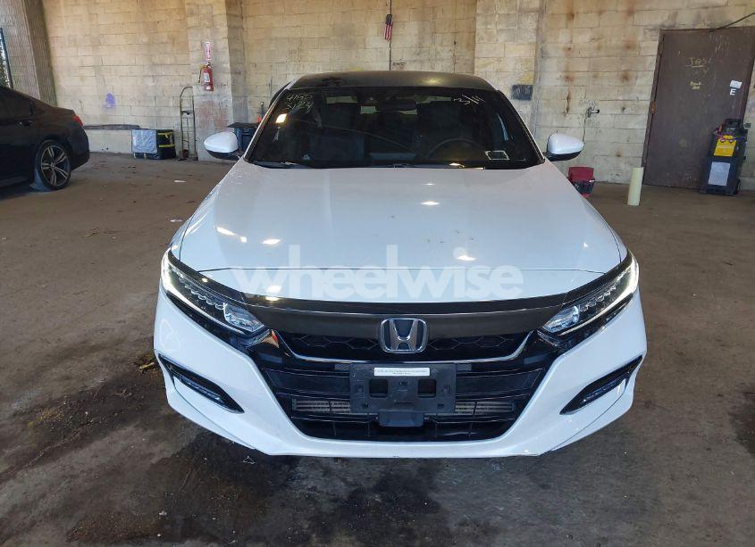 Photo 12 of 2018 Honda Accord SPORT (VIN 1HGCV1F3XJA164178)