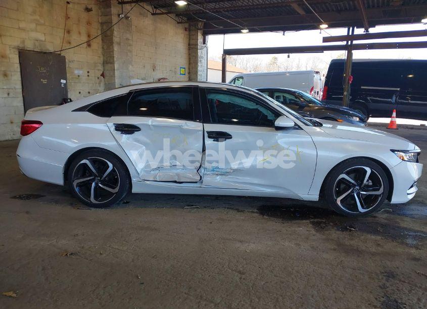 Photo 13 of 2018 Honda Accord SPORT (VIN 1HGCV1F3XJA164178)
