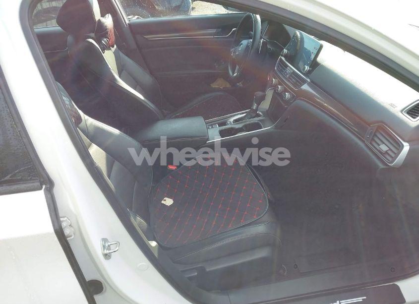 Photo 5 of 2018 Honda Accord SPORT (VIN 1HGCV1F3XJA248470)