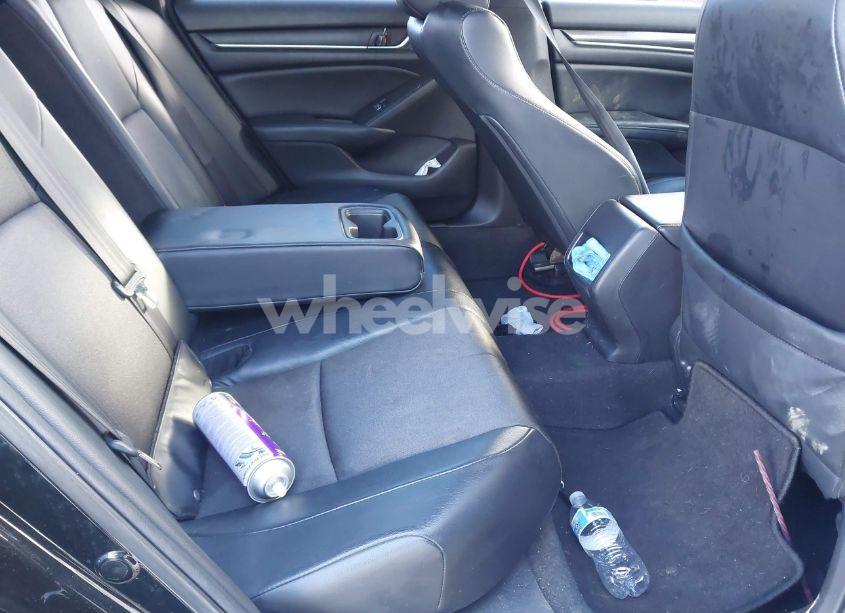 Photo 8 of 2018 Honda Accord SPORT (VIN 1HGCV1F3XJA251868)