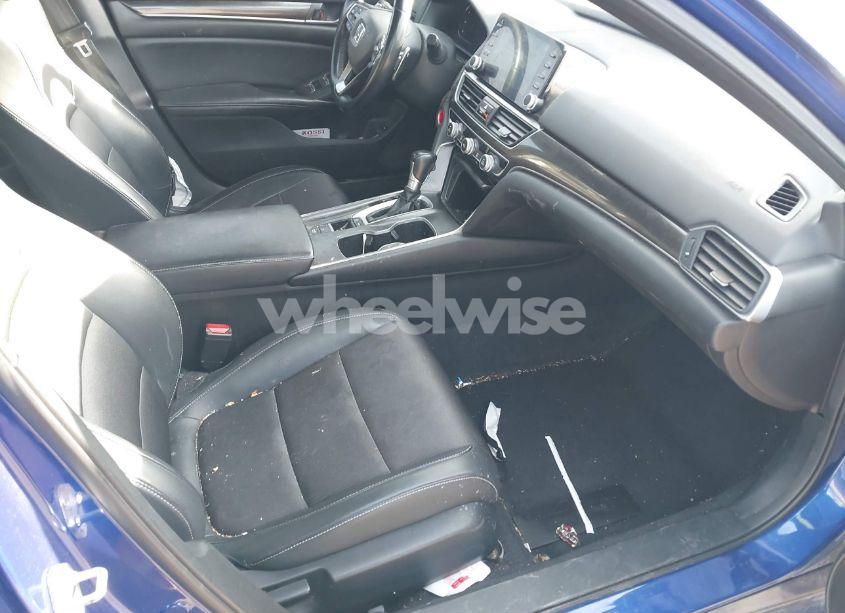 Photo 5 of 2018 Honda Accord SPORT (VIN 1HGCV1F3XJA253362)