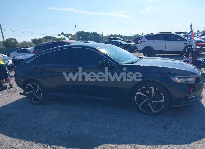 Photo 13 of 2018 Honda Accord SPORT (VIN 1HGCV1F3XJA269058)