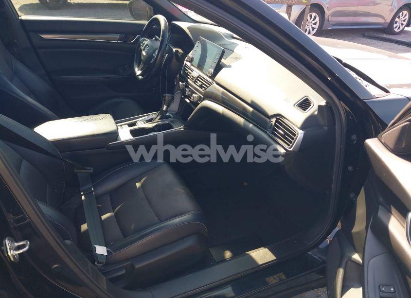 Photo 5 of 2018 Honda Accord SPORT (VIN 1HGCV1F3XJA269058)