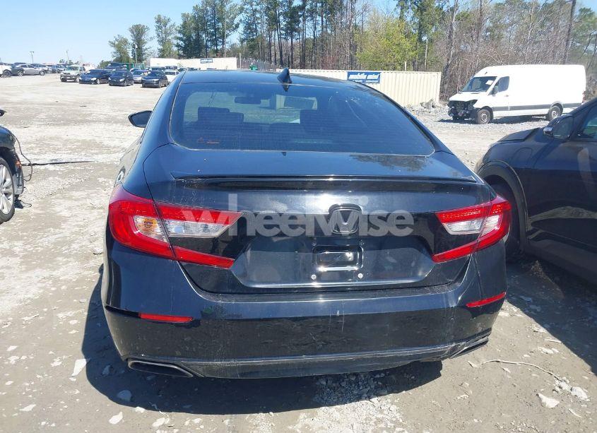Photo 16 of 2018 Honda Accord SPORT (VIN 1HGCV1F3XJA738035)