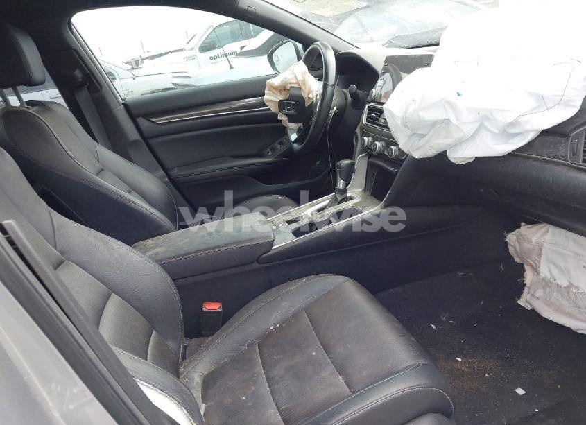 Photo 5 of 2019 Honda Accord SPORT (VIN 1HGCV1F3XKA016565)