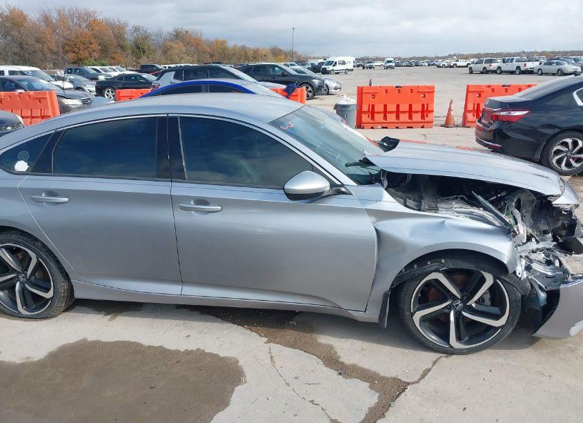 Photo 13 of 2019 Honda Accord SPORT (VIN 1HGCV1F3XKA016596)