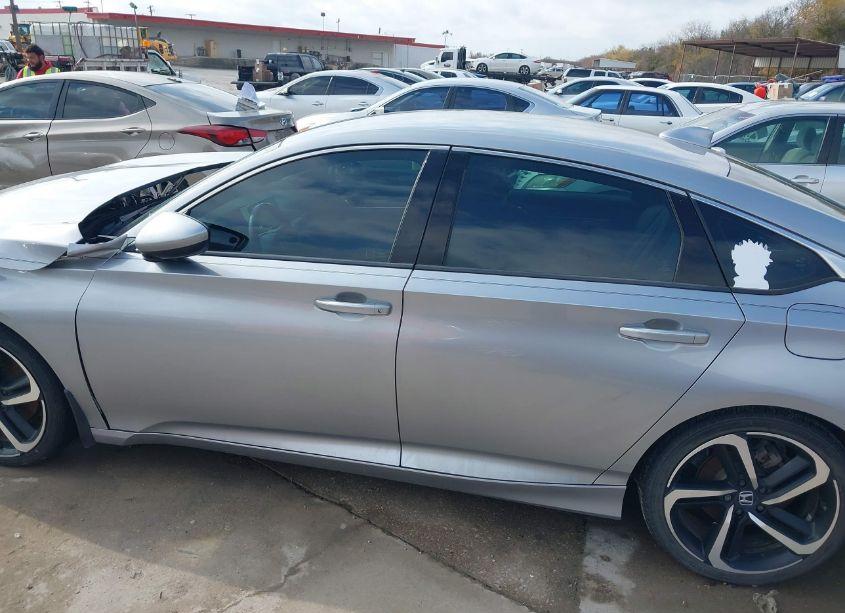 Photo 14 of 2019 Honda Accord SPORT (VIN 1HGCV1F3XKA016596)