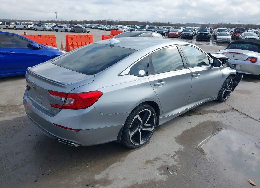 Photo 4 of 2019 Honda Accord SPORT (VIN 1HGCV1F3XKA016596)