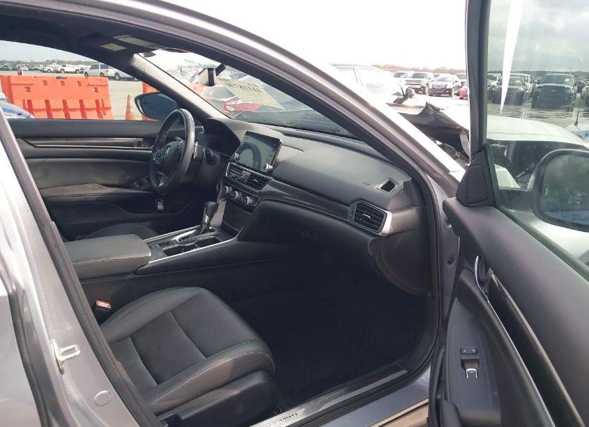 Photo 5 of 2019 Honda Accord SPORT (VIN 1HGCV1F3XKA016596)