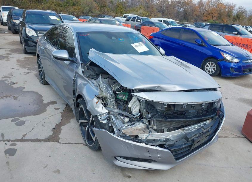 Photo 6 of 2019 Honda Accord SPORT (VIN 1HGCV1F3XKA016596)