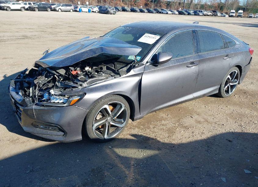 Photo 2 of 2019 Honda Accord SPORT (VIN 1HGCV1F3XKA038582)