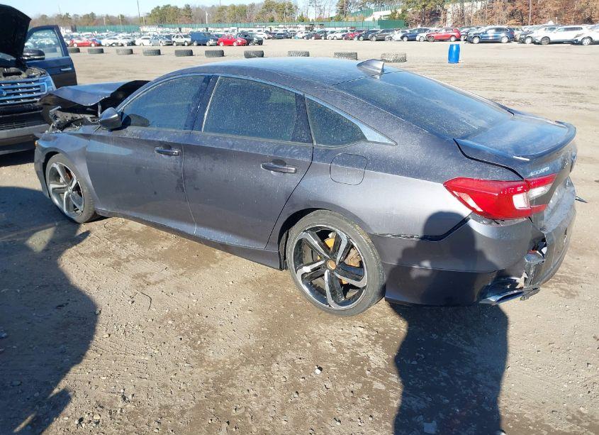 Photo 3 of 2019 Honda Accord SPORT (VIN 1HGCV1F3XKA038582)