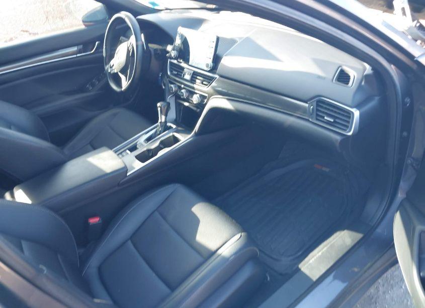 Photo 5 of 2019 Honda Accord SPORT (VIN 1HGCV1F3XKA038582)