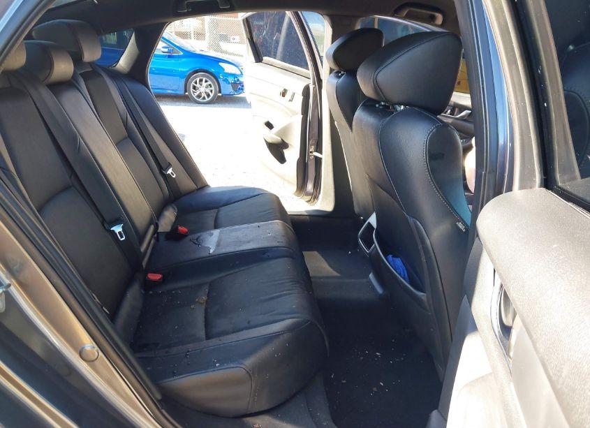 Photo 8 of 2019 Honda Accord SPORT (VIN 1HGCV1F3XKA039893)