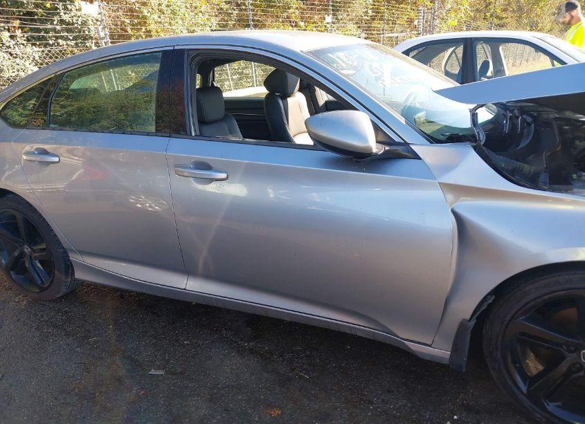 Photo 13 of 2019 Honda Accord SPORT (VIN 1HGCV1F3XKA056919)