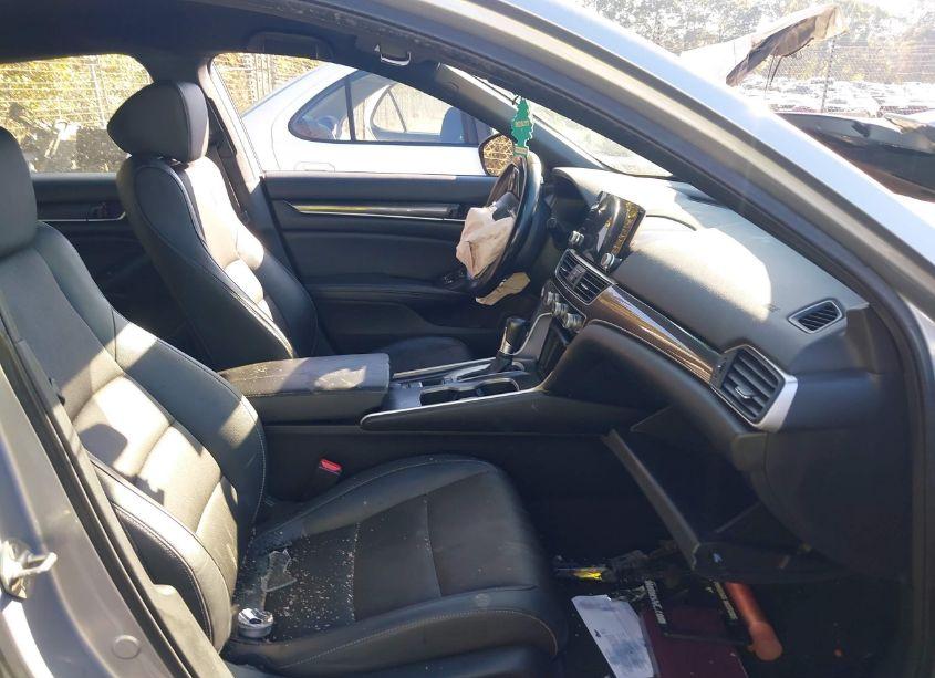 Photo 5 of 2019 Honda Accord SPORT (VIN 1HGCV1F3XKA056919)