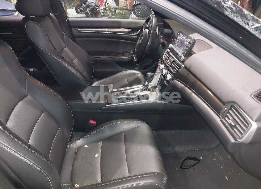 Photo 5 of 2019 Honda Accord SPORT (VIN 1HGCV1F3XKA057889)