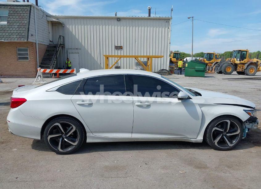 Photo 14 of 2019 Honda Accord SPORT (VIN 1HGCV1F3XKA066107)