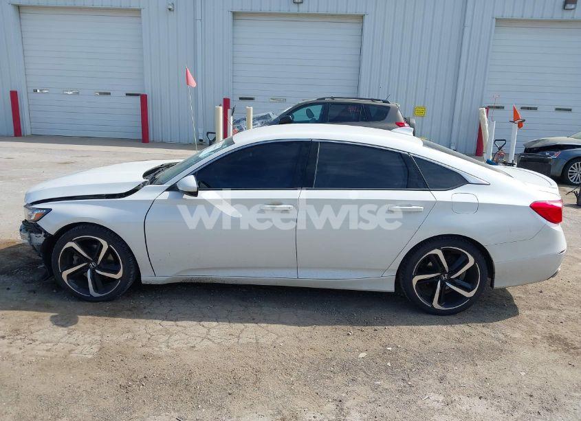 Photo 15 of 2019 Honda Accord SPORT (VIN 1HGCV1F3XKA066107)