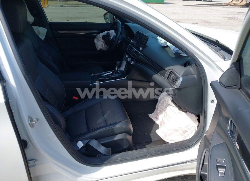 Photo 5 of 2019 Honda Accord SPORT (VIN 1HGCV1F3XKA066107)