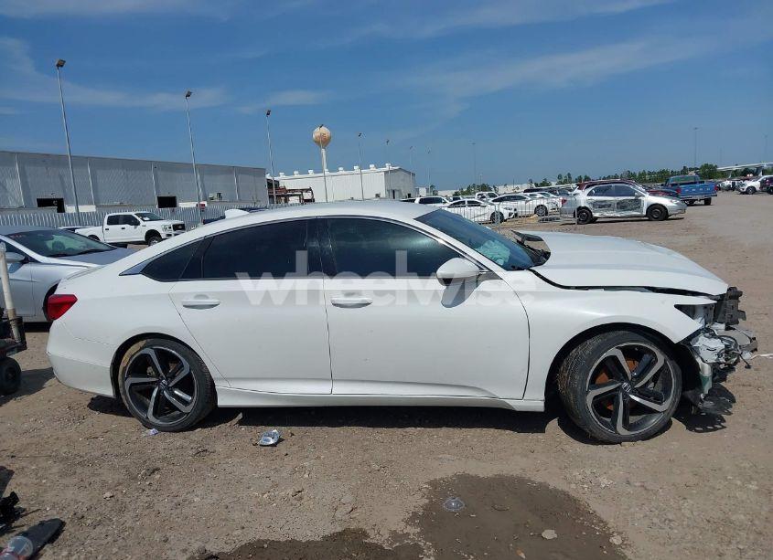 Photo 14 of 2019 Honda Accord SPORT (VIN 1HGCV1F3XKA070626)