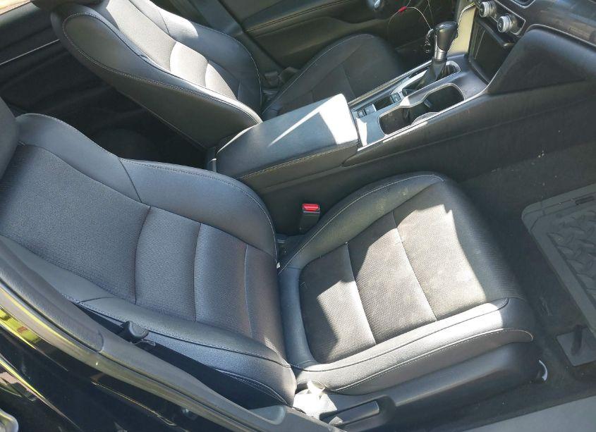 Photo 5 of 2019 Honda Accord SPORT (VIN 1HGCV1F3XKA088141)