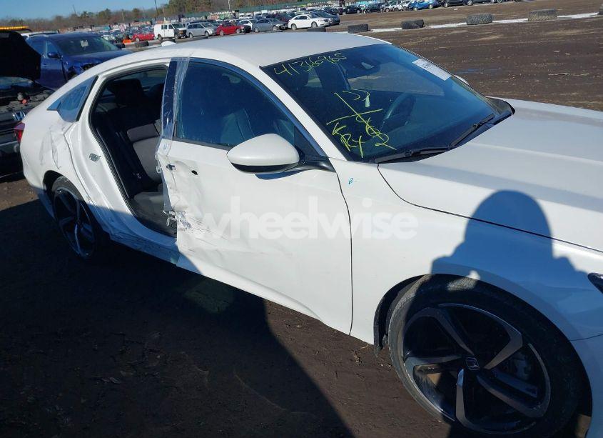 Photo 6 of 2019 Honda Accord SPORT (VIN 1HGCV1F3XKA121252)