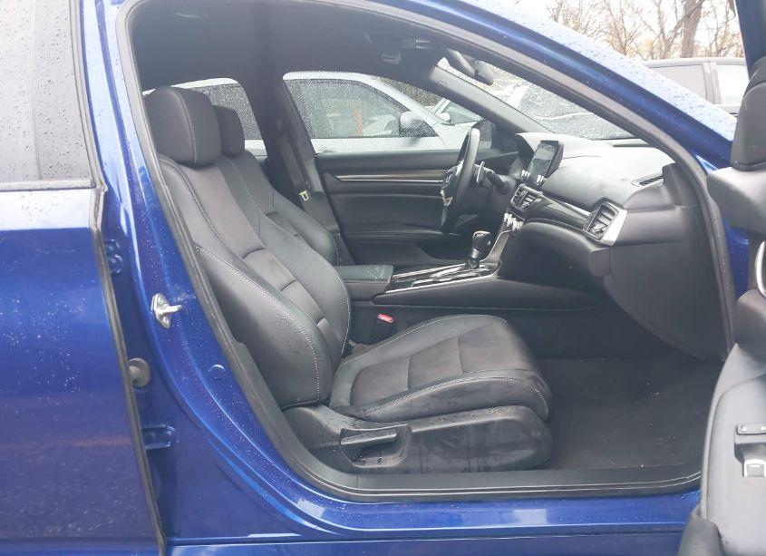Photo 5 of 2019 Honda Accord SPORT (VIN 1HGCV1F3XKA140268)