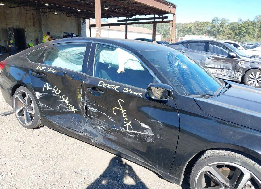 Photo 6 of 2020 Honda Accord SPORT (VIN 1HGCV1F3XLA038132)