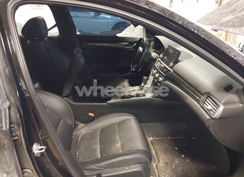 Photo 5 of 2020 Honda Accord SPORT (VIN 1HGCV1F3XLA066366)