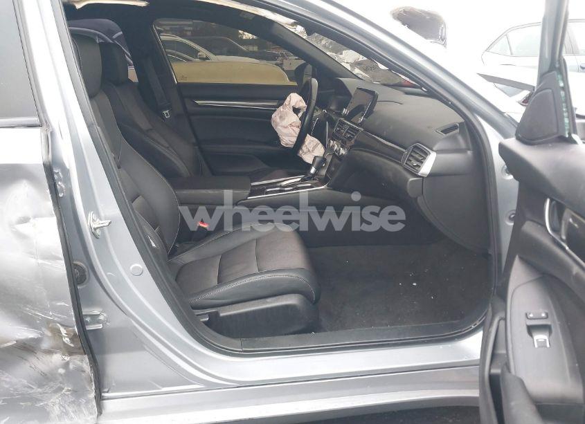 Photo 5 of 2020 Honda Accord SPORT (VIN 1HGCV1F3XLA068974)