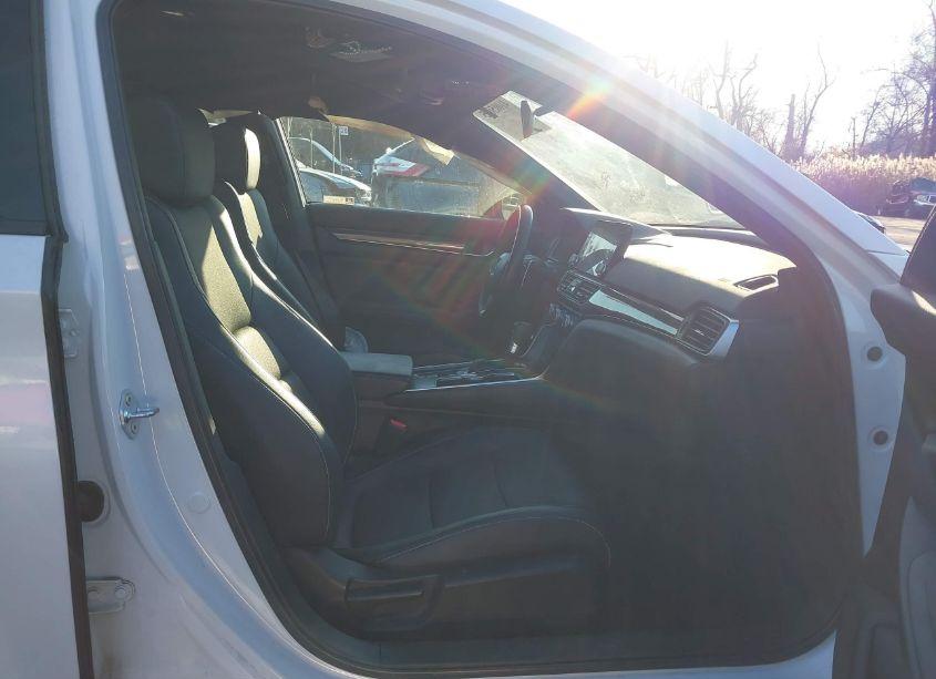 Photo 5 of 2022 Honda Accord SPORT (VIN 1HGCV1F3XNA019423)