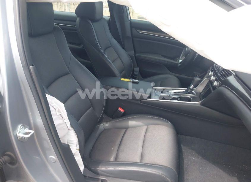 Photo 5 of 2022 Honda Accord SPORT (VIN 1HGCV1F3XNA042331)