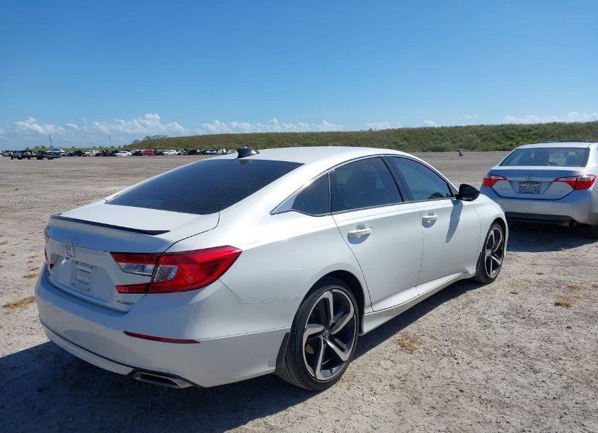 Photo 4 of 2022 Honda Accord SPORT (VIN 1HGCV1F3XNA103824)